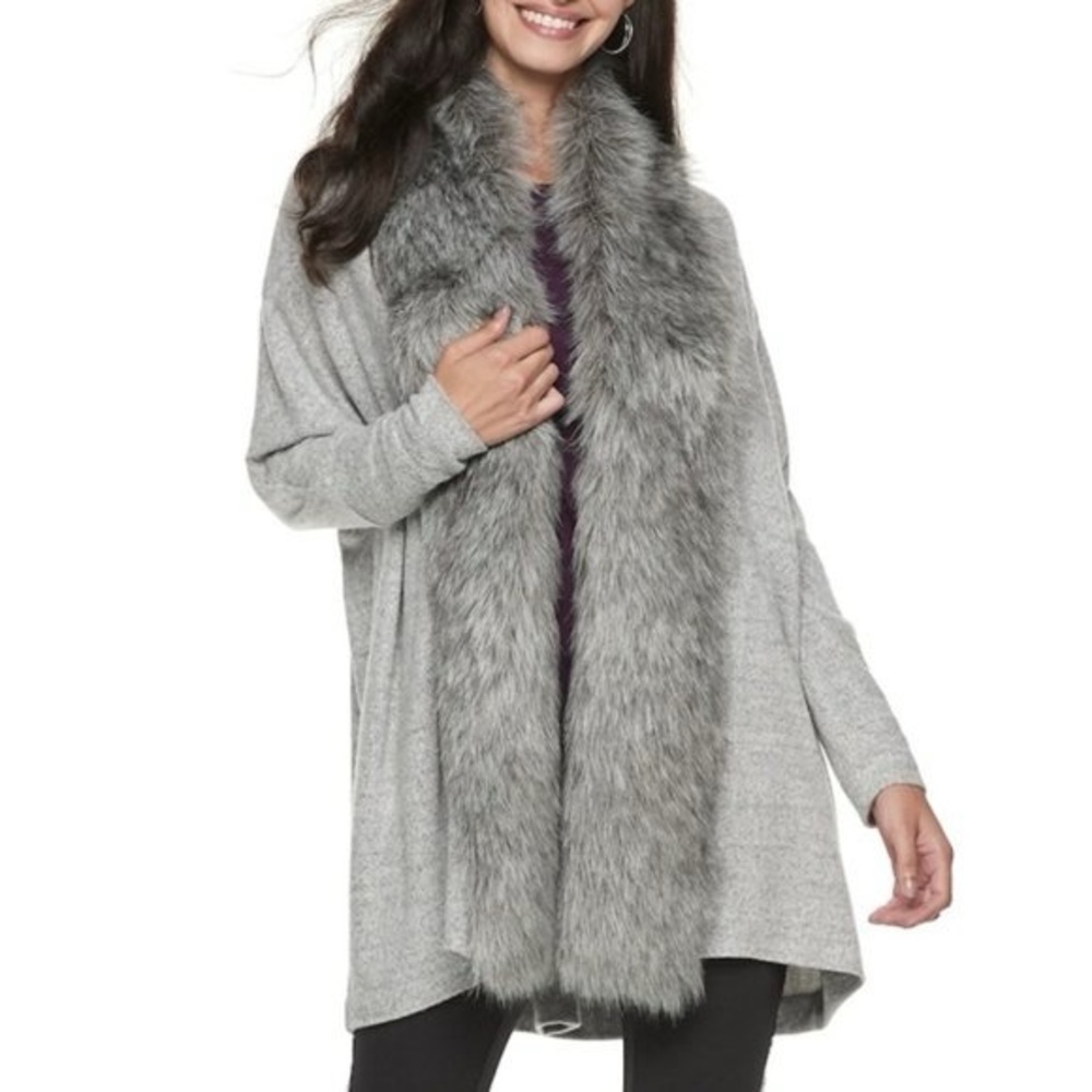 NWOT Jennifer Lopez Gray Cardigan Sweater Faux Fur Collar Dolman Sleeve. Medium